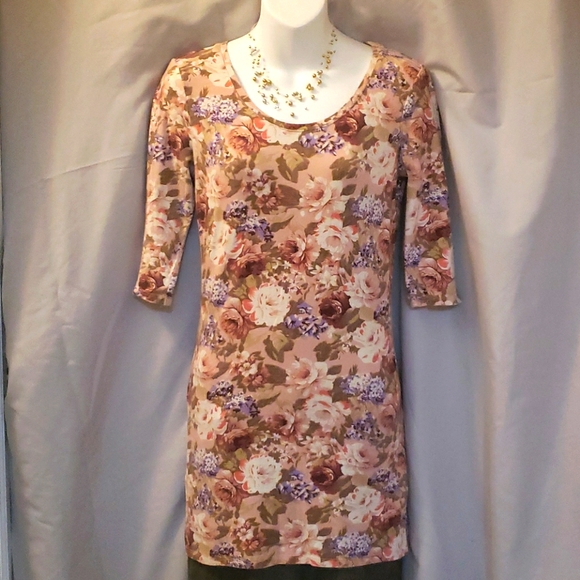 🎉3/$40🎉Opposite Long top - Picture 1 of 4